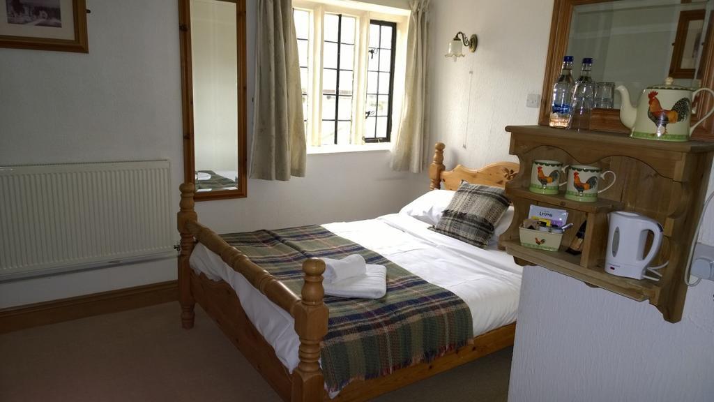 The Helyar Arms Hotel Yeovil Room photo
